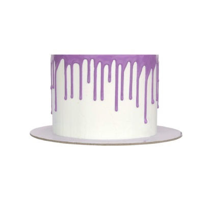 Bolo redondo branco com cobertura roxa a escorrer pelas bordas