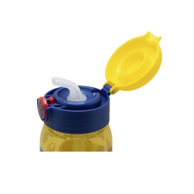 Garrafa de plástico amarela com tampa azul e bico branco e tampa amarela aberta