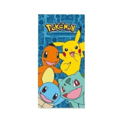 Toalha azul com personagens Pokémon Charmander, Pikachu, Squirtle e Bulbasaur e logo Pokémon