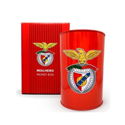 Mealheiro vermelho com emblema do S.L.B. ao lado da sua caixa vermelha