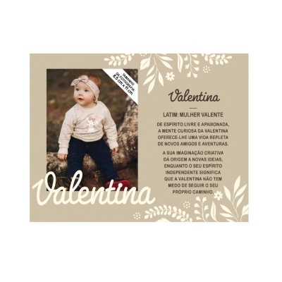 Cartão com foto de menina pequena e texto descritivo sobre o nome Valentina com decoração floral