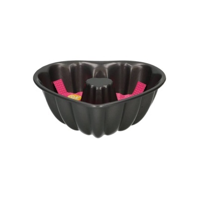 Forma de bolo preta com etiqueta rosa e pontos brancos