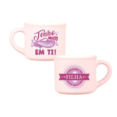 Duas canecas rosa claro com frases em português em roxo e vermelho