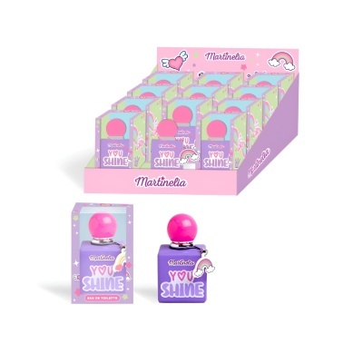 Frascos lilás de eau de toilette Martinelia You Shine com tampa rosa em expositor cor de rosa