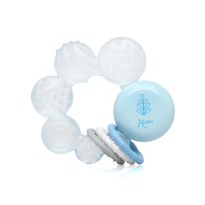 Mordedor redondo de bebé com cores azul, cinza e transparente com texturas variadas.