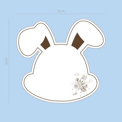 Prato infantil branco em forma de cabeça de coelho com ilustração de coelho a colher cenouras