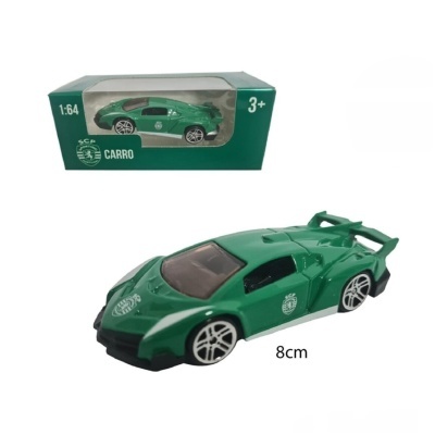 Carro de brinquedo verde com símbolos SCP em caixa verde