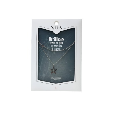 Colar dúplice de aço prateado com pendente estrela em embalagem branca e cinza