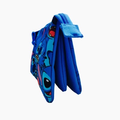 Carteira azul com padrão do personagem Stitch e fecho de velcro