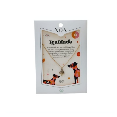 Colar de ouro em embalagem com texto sobre lealdade e design colorido