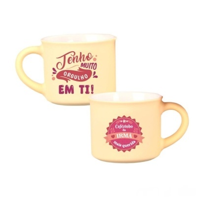 Duas canecas de cerâmica bege com textos em rosa