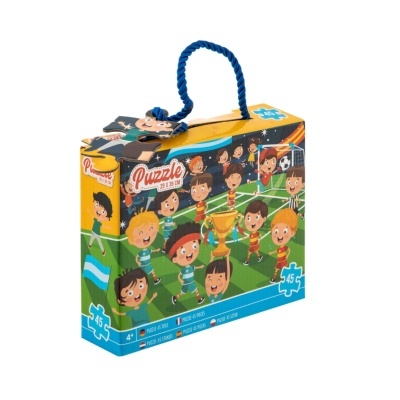 Caixa de puzzle com ilustração de crianças a jogar futebol e cabide azul
