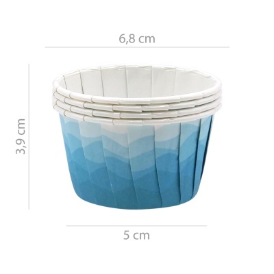 Formas de cupcake em papel azul, formato redondo e empilhadas.