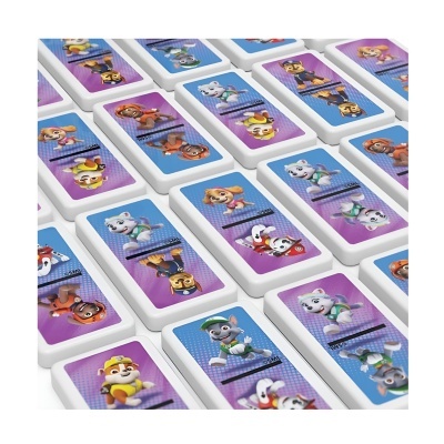 Peças de dominó com personagens animados coloridos em fundos azul e roxo.