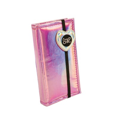 Estojo retangular rosa brilhante com elástico preto e coração holográfico com texto Crazy CHIC.