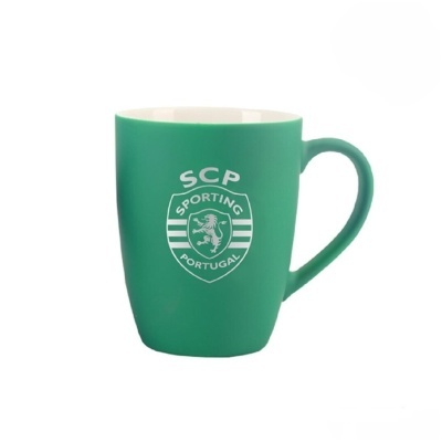 Caneca verde do Sporting Clube de Portugal com emblema branco.