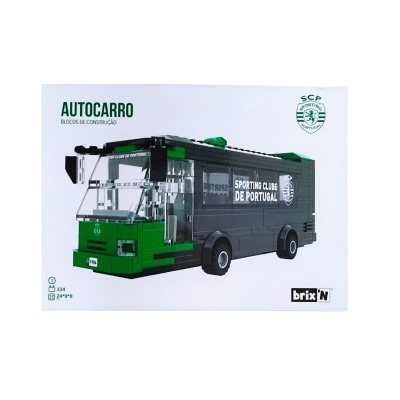 Caixa de construção de autocarro em blocos com as cores verde e preto e logótipo do Sporting Clube de Portugal
