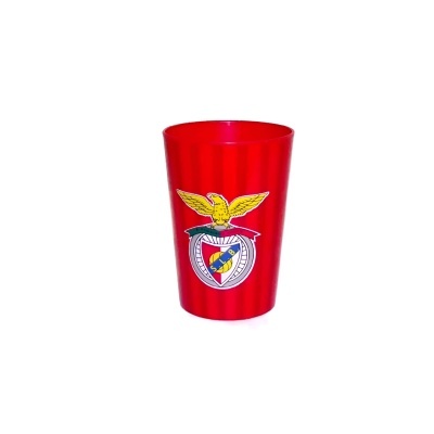 Copo vermelho de plástico com emblema do Benfica