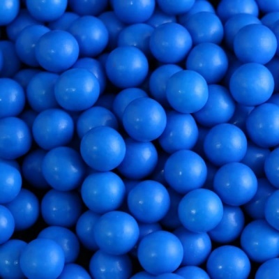 Bolas azuis plásticas lisas e agrupadas