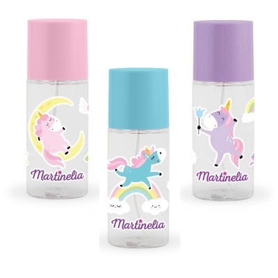 Frascos spray transparentes com tampas coloridas e desenhos de unicórnios