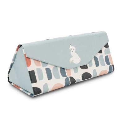 Estojo rígido para óculos com padrão geométrico e gato branco na tampa azul clara