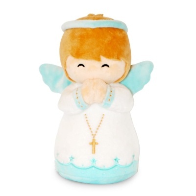 Boneco de pelúcia anjo branco e azul com colar dourado e auréola