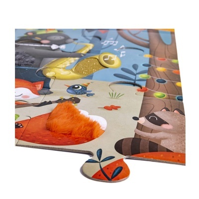 Pezinho de puzzle infantil com ilustração de animais e cauda felpuda de raposo