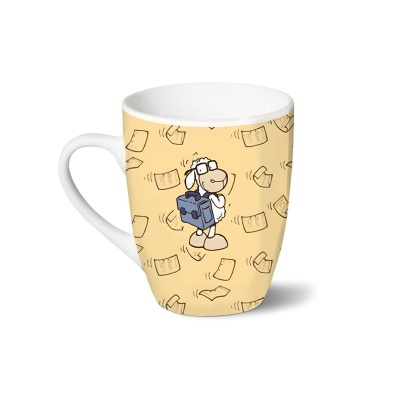 Caneca amarela com cão cartoon e padrão de folhas