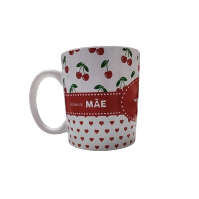 Caneca branca com padrão de cerejas e corações e texto 'Adoro-te MÃE'