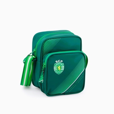 Mochila verde do Sporting Clube de Portugal com emblema e padrão de linhas brancas.