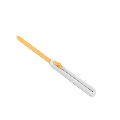 Lima para unhas branca com superfície abrasiva laranja e botão amarelo no punho