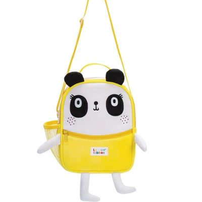 Mochila infantil em formato de panda amarelo e branco com detalhes pretos e etiqueta Lemon Ribbon