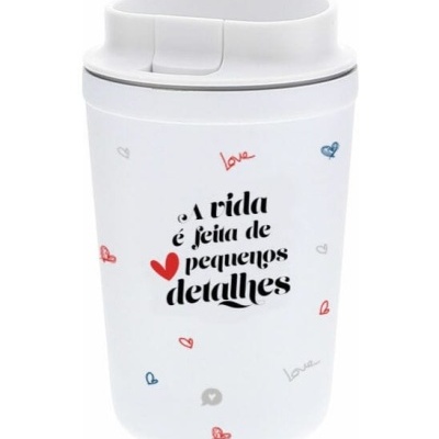 Garrafa térmica branca decorada com corações e texto em português