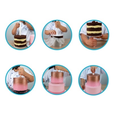 Pessoa a decorar bolo de camadas com recheio amarelo e cobertura rosa metálica