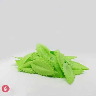 Folhas artificiais verdes de plástico com textura dentada