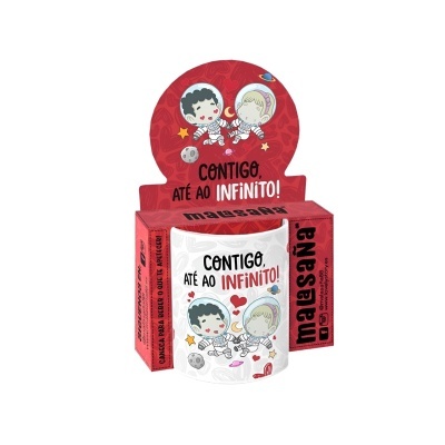 Caneca branca em cerâmica com ilustração de astronautas e embalagem vermelha com texto.