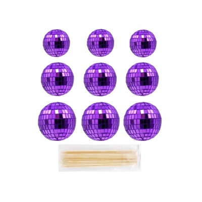 Conjunto de bolas de espelhos roxos com palitos em fundo branco