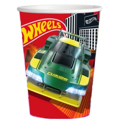 Copo de papel com design de carro Hot Wheels verde e amarelo em fundo vermelho com texto Wheels