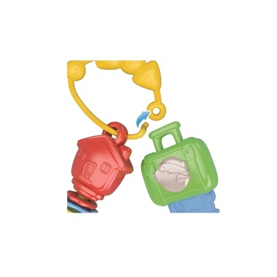 Brinquedo de bebê colorido com casa vermelha e mala verde pendurada numa argola amarela