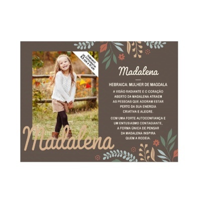 Cartão decorativo com foto de criança e texto sobre Madalena em fundo castanho com motivos florais