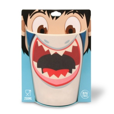 Copo plástico infantil com design de boca aberta colorida, embalagem azul, texto BPA FREE e 250ML