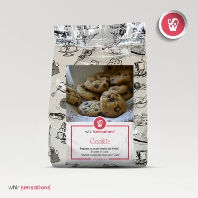 Pacote branco de mistura para cookies com desenhos e imagem de bolachas com pepitas de chocolate