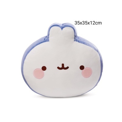 Coussin peluche bleu et blanc en forme de visage avec joues roses.