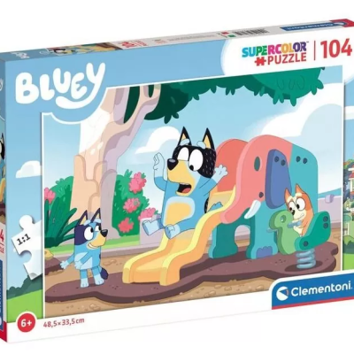 Caixa de puzzle Bluey com 104 peças mostrando personagens animados e escorrega em parque
