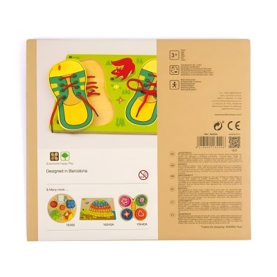 Jogo educativo infantil de madeira com sapatos amarelos e atacadores vermelhos na embalagem