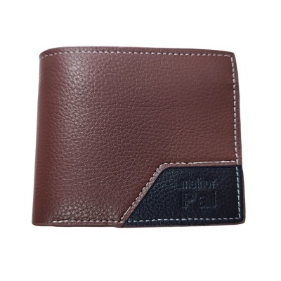 Carteira masculina de pele castanha com detalhe preto e texto 'melhor Pai'.