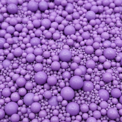 Esferas lilás de vários tamanhos empilhadas