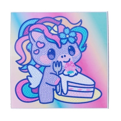 Almofada quadrada com estampa de unicórnio colorido a comer bolo