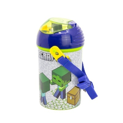Garrafa de plástico com personagens pixelados e tampa azul e amarela