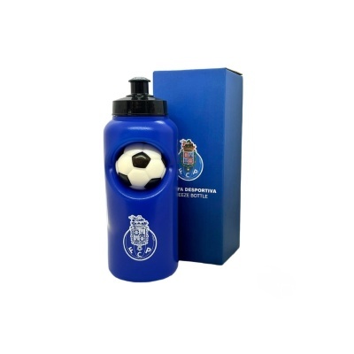 Garrafa desportiva azul do F.C. Porto com bola de futebol e caixa azul
